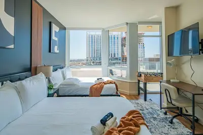 Image de Chic 1br Dt HighRise+Gym+Pool+Parking+W\/D+Golf