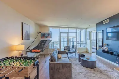 Image de Game Day in Phx | Pool, Gym, Parking, Balcony, W/D