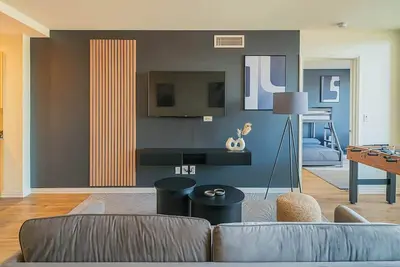 Image de 1br Apartment in Dt HighRise Pool Gym Parking Wd