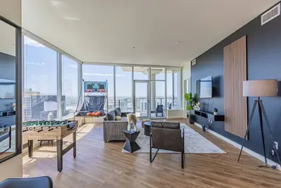 Image de Luxury 28th Floor High Rise+Gym+Parking+Pool+Golf