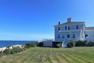 Image de Charming oceanfront retreat, where time slows down and memories are made.