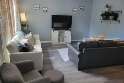 Image de Modern. 5 min to Penn State Breakfast included, King bed, Game Room! Toftrees