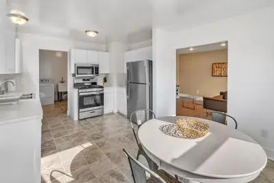Image de Stylish Home Close to Downtown Royal Oak 4bd, 2ba