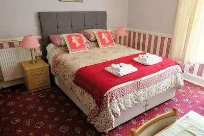 7- Double Room w/shower - King’s Cross - Room 7