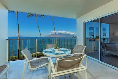 Image de Oceanfront Luxury: Breathtaking Views, Steps to Beach Rm 310