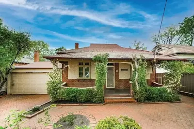 Image de Welcome to Illyari: Your Charming Red Brick Retreat in Wagga's Cbd!