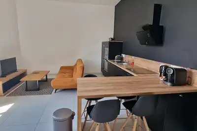 Image de Appartement récent, lumineux, spacieux, calme et tout confort.