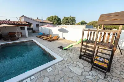 Image de Beautiful House Nicole, swimming pool, fenced yard, Bbq, perfect for families