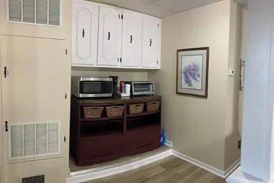 Image de 2-bedroom Carriage House in downtown Topeka - Ac high speed Wi-Fi & parking