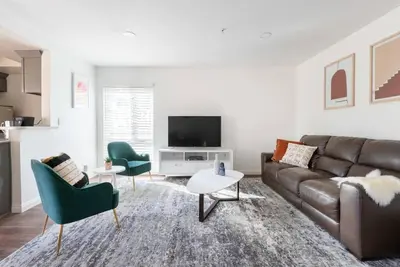 Image de New Renovated Spacious 3 bedroom near Dt Alhambra