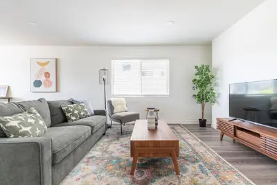 Enjoy Alhambra Night Life at 2br Apt w/ King Bed