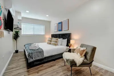 Image de Studio in Downtown Alhambra