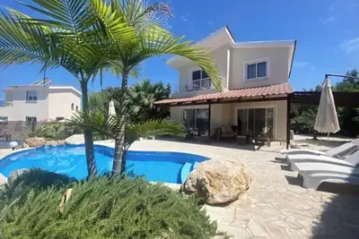 Villa Crystal Coral Bay 10 minute walk to the beach