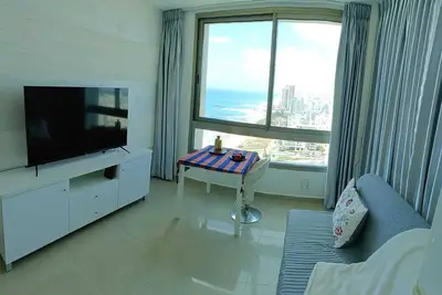 Image de Seaview Escape - 1-bedroom apartment with kitchenette on Netanya beachfront