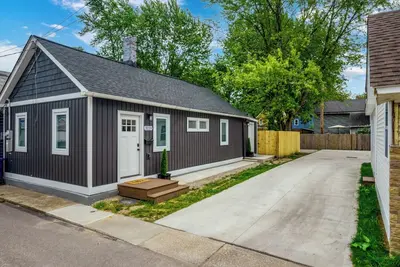 Image de Charming 2-bedroom house in enchanting Cleveland with Ac, WiFi  3219