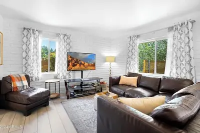 Image de 2 minute Walk to Main Street Charming 2-bedroom house in popular Uptown Sedona!