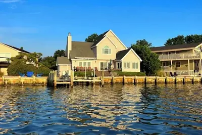 Image de Waterfront Wonder: A Retreat with Stunning Views