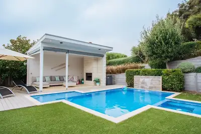 Image de Monterey Retreat - Pool, Spa and Outdoor Entertaining