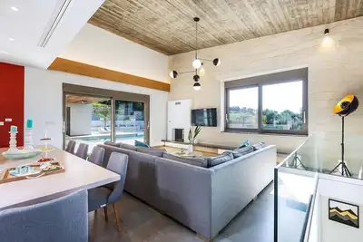 Image de Dazzling Crete Villas | Villa Arion | 5 Bedrooms | Private Pool | 360˚ Views of Landscape | Wine Cellar | Bbq & Outdoor Shaded Dining Area | 20. 000 sqm Plot Size | Apokoronas, Chania