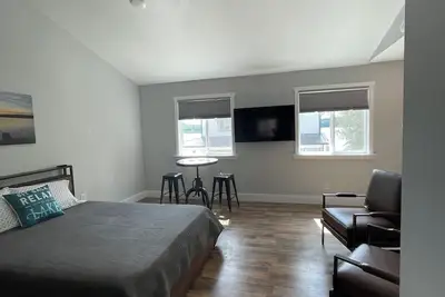 Image de Adorable Lake front studio apartment