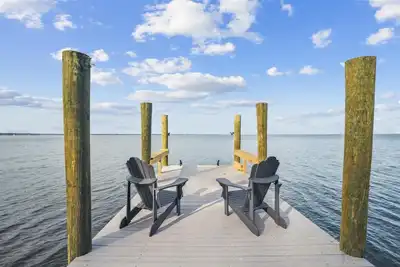 Image de Waterfront- 5-bedroom house with dock in charming North Beach