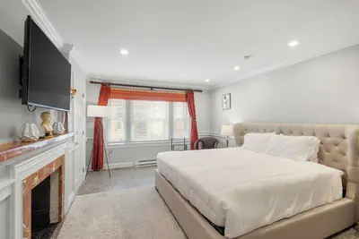 Image de Spacious home in Rittenhouse Square with six private 1-bedroom units. Sleeps 14!