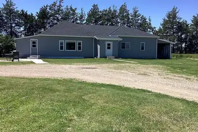 Image de Come enjoy peace and quiet in this 4 bedroom farmhouse.