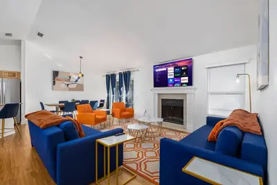 Image de Family friendly - Fire pit -4 min to Uf - Spacious