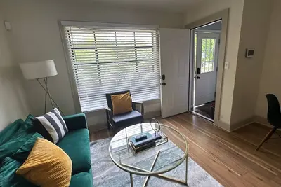 Image de Promo: 5% Weekly • 10% Monthly | West End Duplex