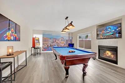 Image de Stella Villa: Luxe 5br Pet Friendly Retreat w/ pool table, darts, 65” Tv, wet bar, ping pong