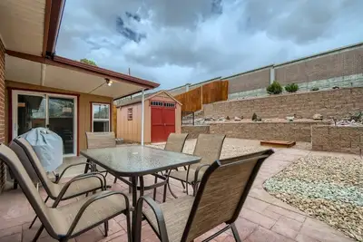 Modern & Spacious - 5 King Beds With Private Backyard Oasis & Sunroom