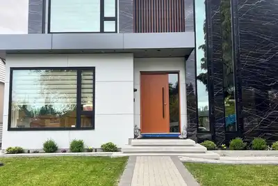 Image de 2 Bedroom suite available for short-term rent as of Sep 5 straight bus to Ubc