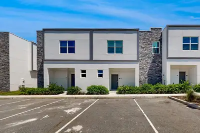 Image de Modern townhouse with furnished lanai, private pool, Ac, WiFi & washer/dryer