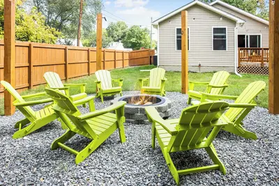 Image de 7 mins to the beach! Fire Pit, Bbq, Games, Fully Equipped Kitchen & Beach Gear