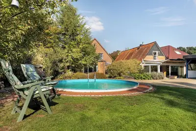 Image de Maison de vacances 'In Oerrel mit Pool' avec piscine privée, terrasse privée et Wi-Fi