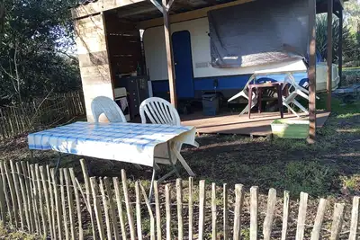 Image de Caravane 'En Pleine Nature' avec terrasse et jardin privés