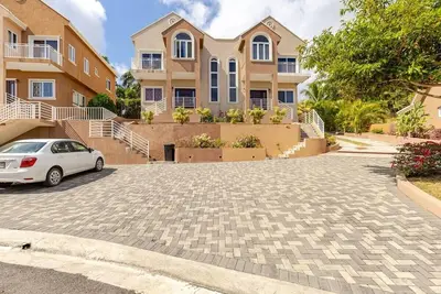 Image de Luxury 2 bedroom Jamaican townhouse Ocho rios