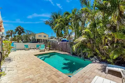 Image de Relaxing retreat with pool, steps to the beach, Ac and Wifi