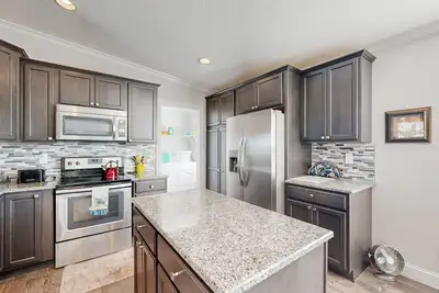 Image de Cozy home with private pool, Bbq, central Ac, private dock