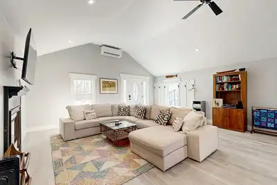 Image de Inviting Bridgton House with Cozy Interiors and Modern Amenities