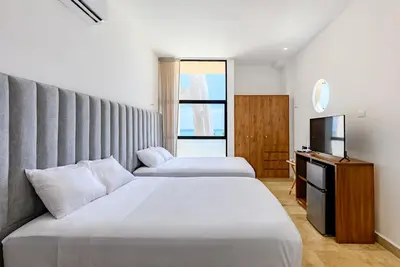 Image de Oceanfront Studio with a Pool, Wifi, Central A\/C, Great Location