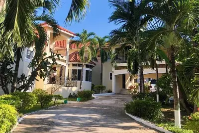 Image de Mansion ~ chef\/privatebeach\/beach club w. pool & watersports for large families