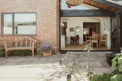 Image de 3Bed House w/ Charming Courtyard Garden & Parking