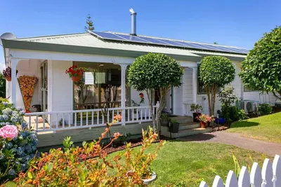 Image de Acacia Retreat with Taupo Views and spa, family friendly & walk to the lake