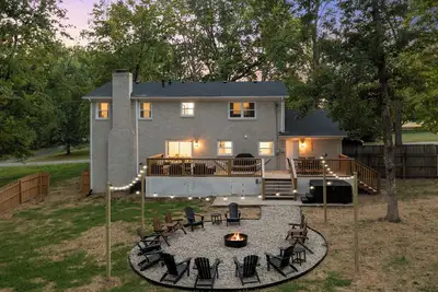 Image de Hot Tub, Games & Sauna at Bourbon Trail Escape!