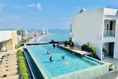 Image de Elegante departamento frente al mar en zona dorada