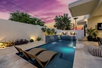 Image de The Carlisle Old Town |4 Showers|Heated Pool + Spa