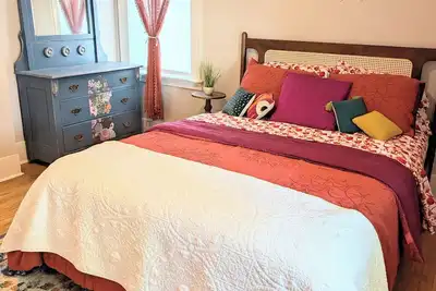 Image de Three-Bedroom Apt, 1st Floor, Close to Downtown