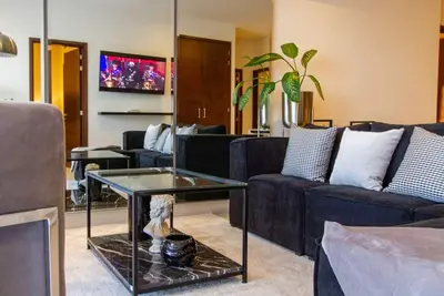 Image de 3bd Condo Near Downtown, Malls, and the Beach