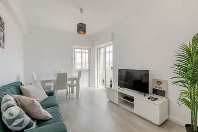 Image de 2-bedroom apt w\/ free parking on premises